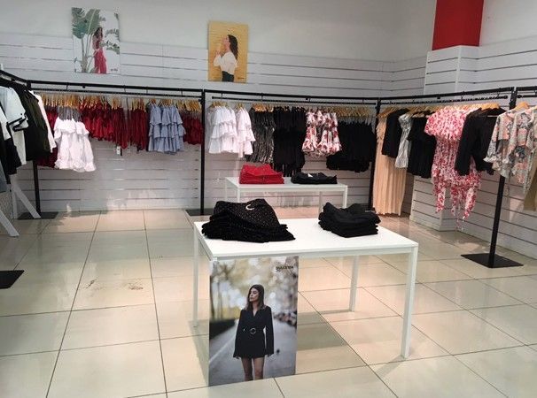 Alquiler de percheros para ferias y congresos