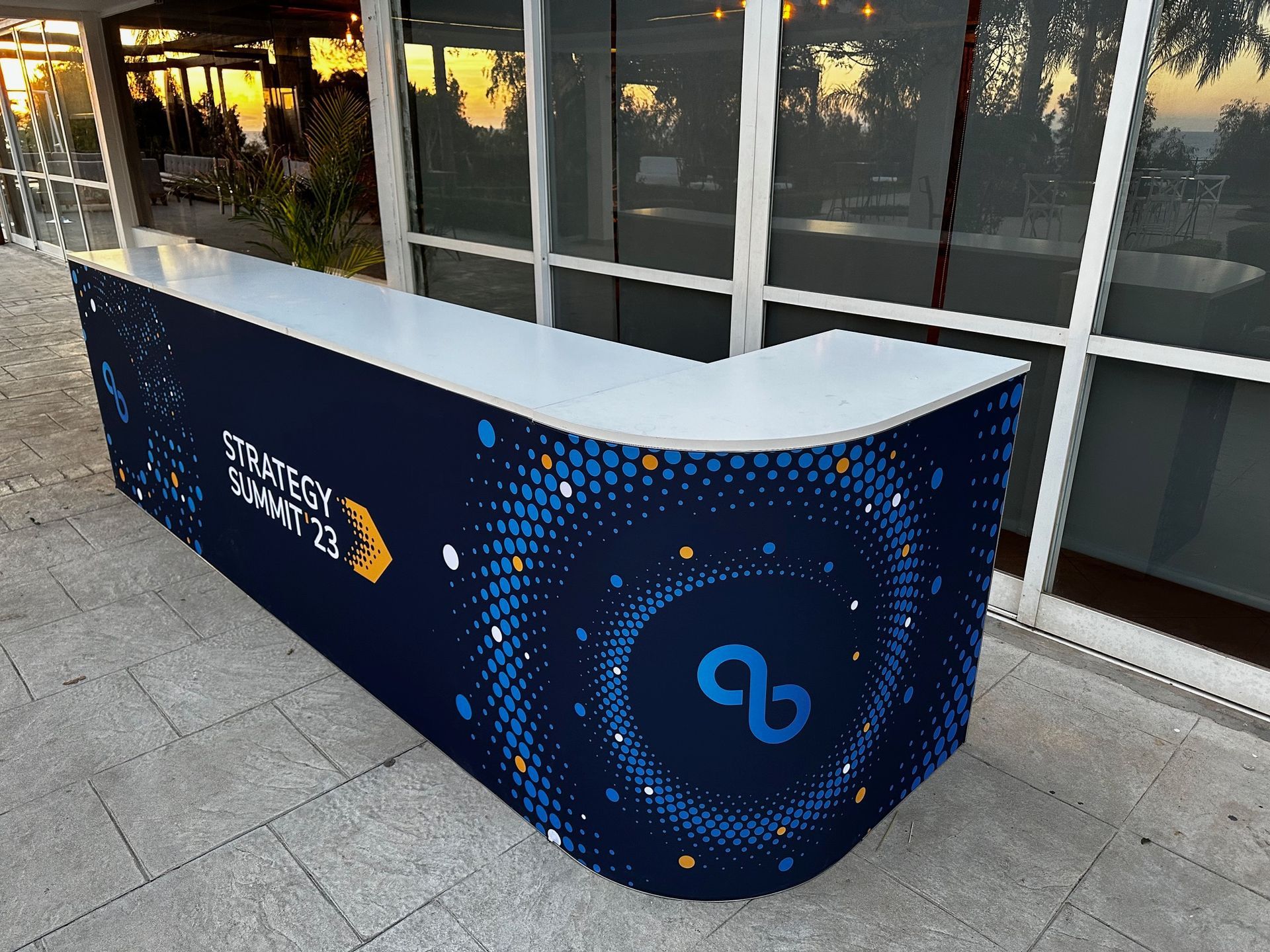 Alquiler mostrador de diseno en malaga
