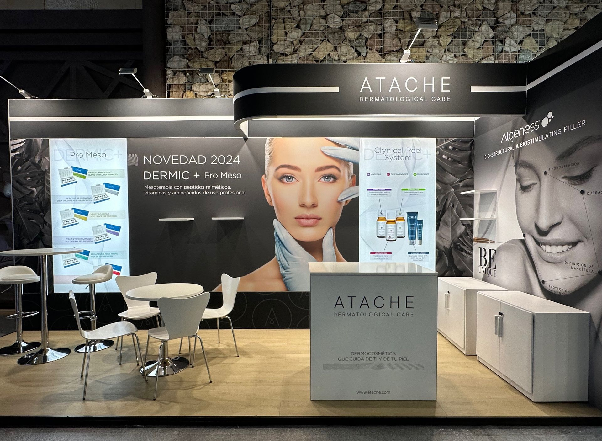 alquiler y montaje de stand para congreso en malaga