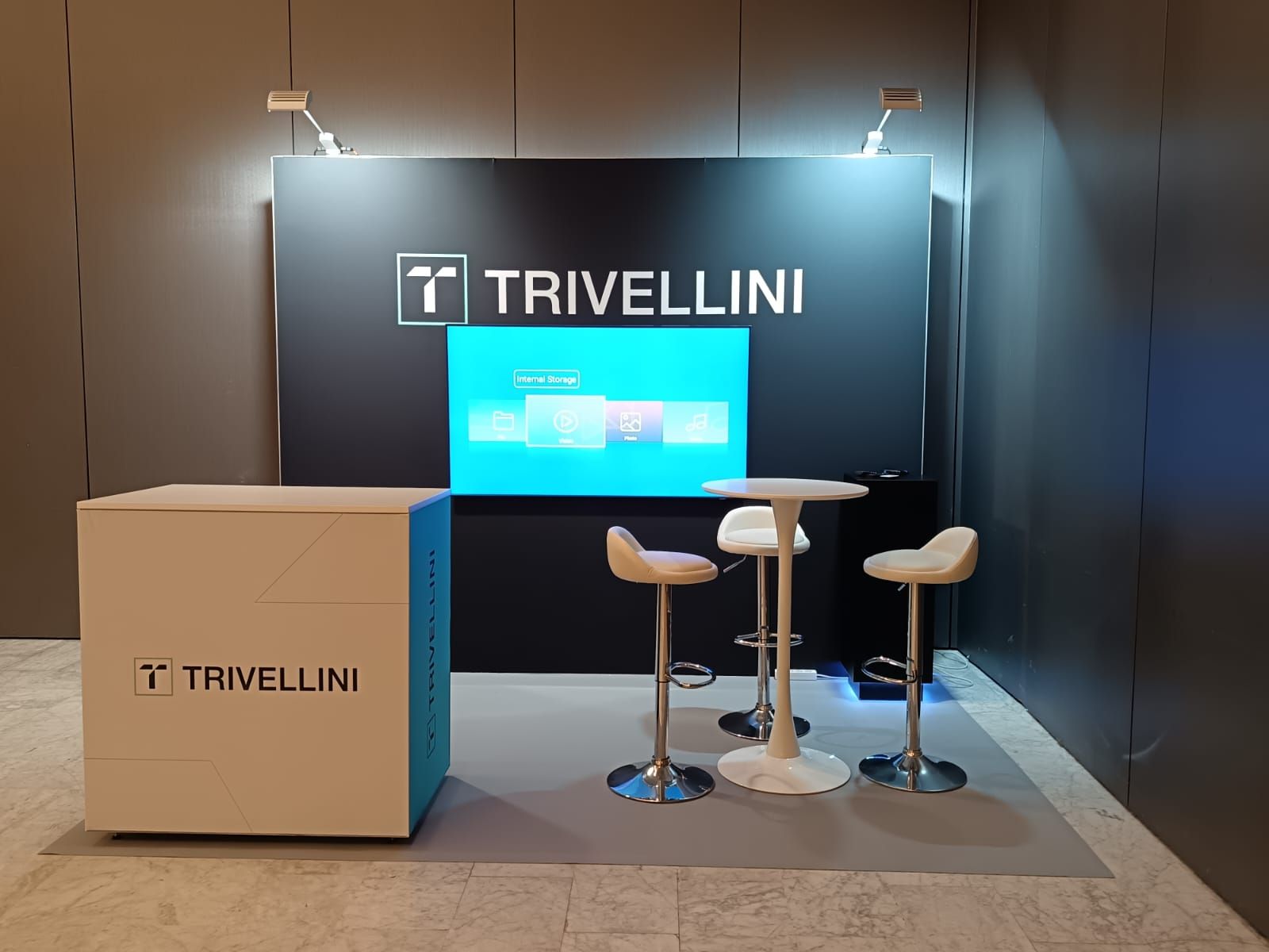 alquiler y montaje de sponsor stand en Malaga