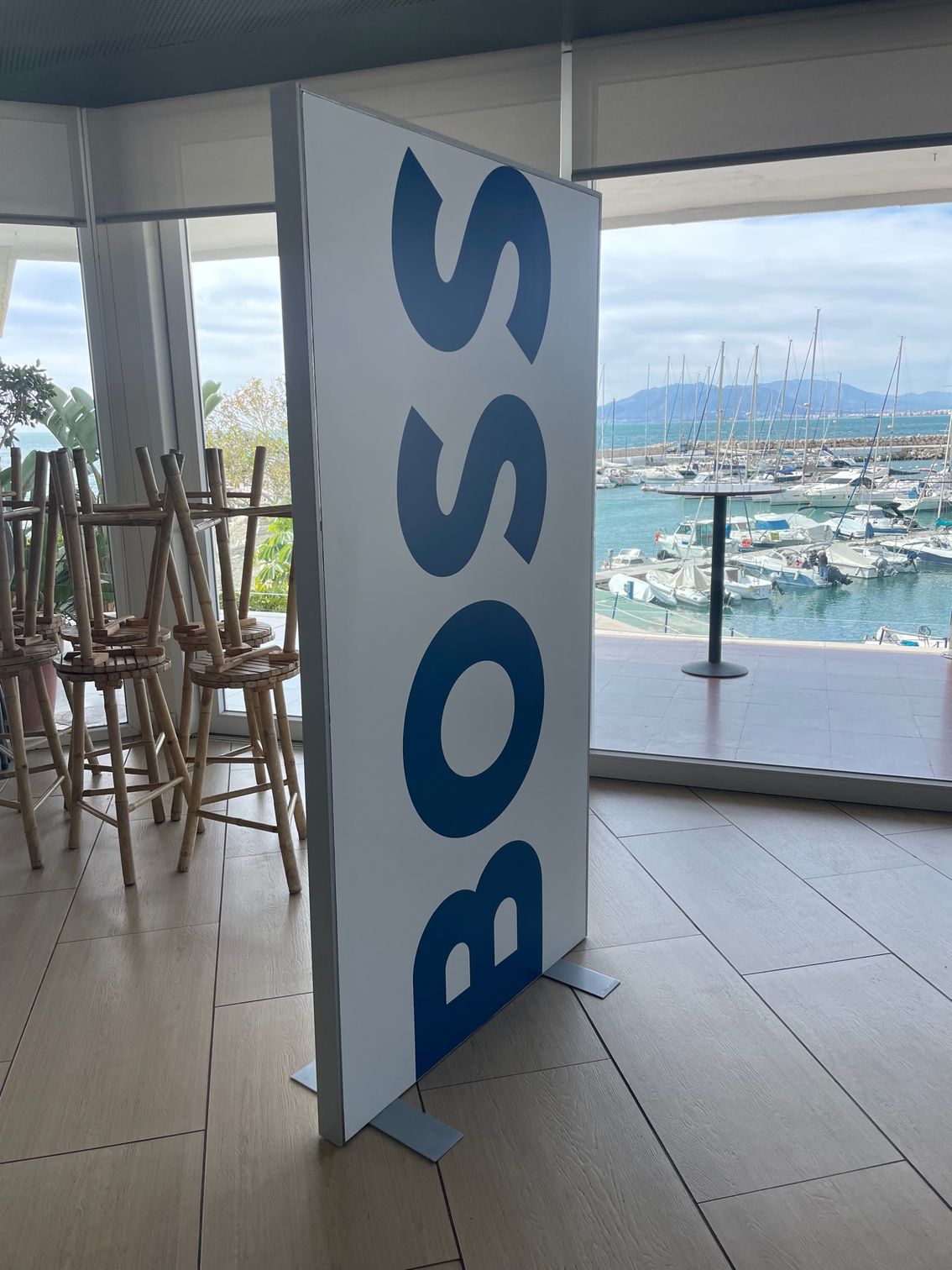 tótem publiciario tótem en alquiler en Málaga