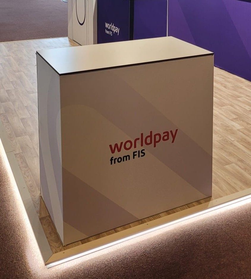 alquiler Mostrador premium para stands corporativos