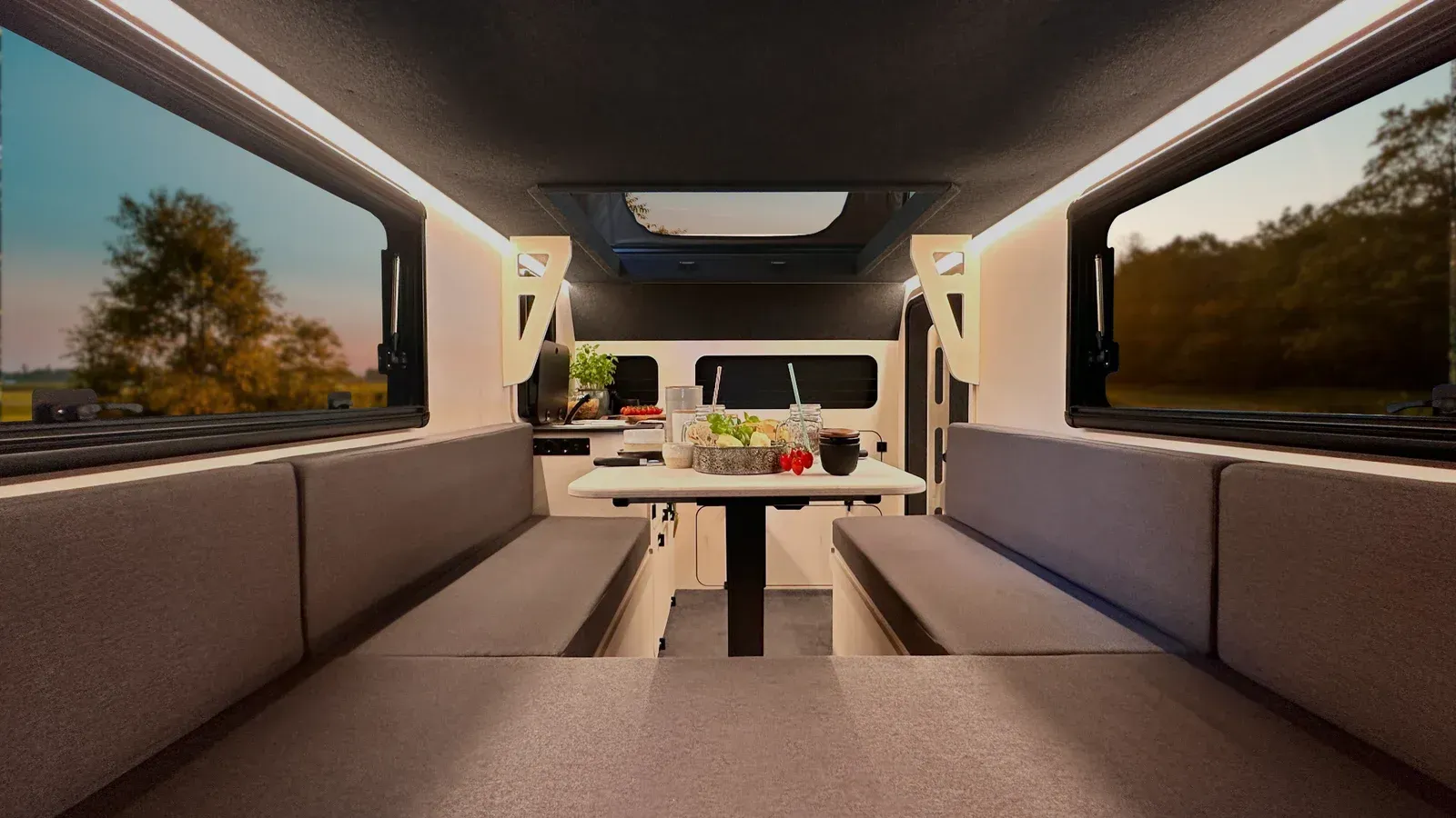 Innenraum von teardrop mini wohnwagen von miniatouring