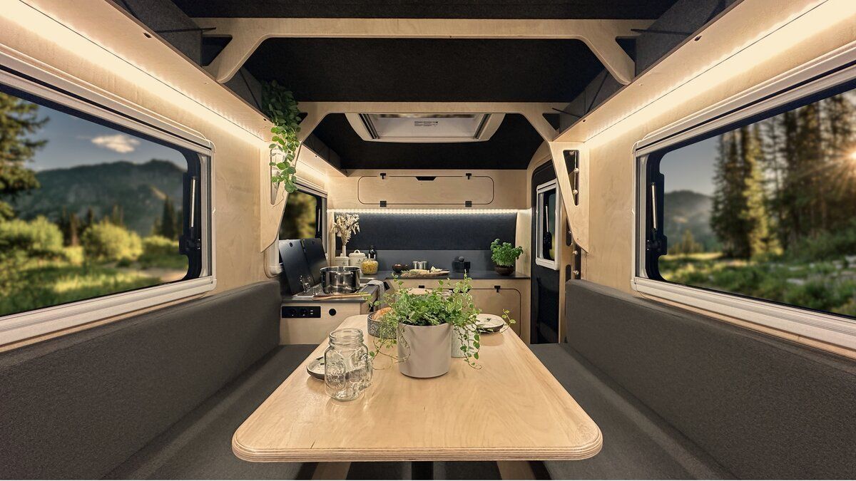 Innenraum aus Holz  teardrop  Wohnwagen