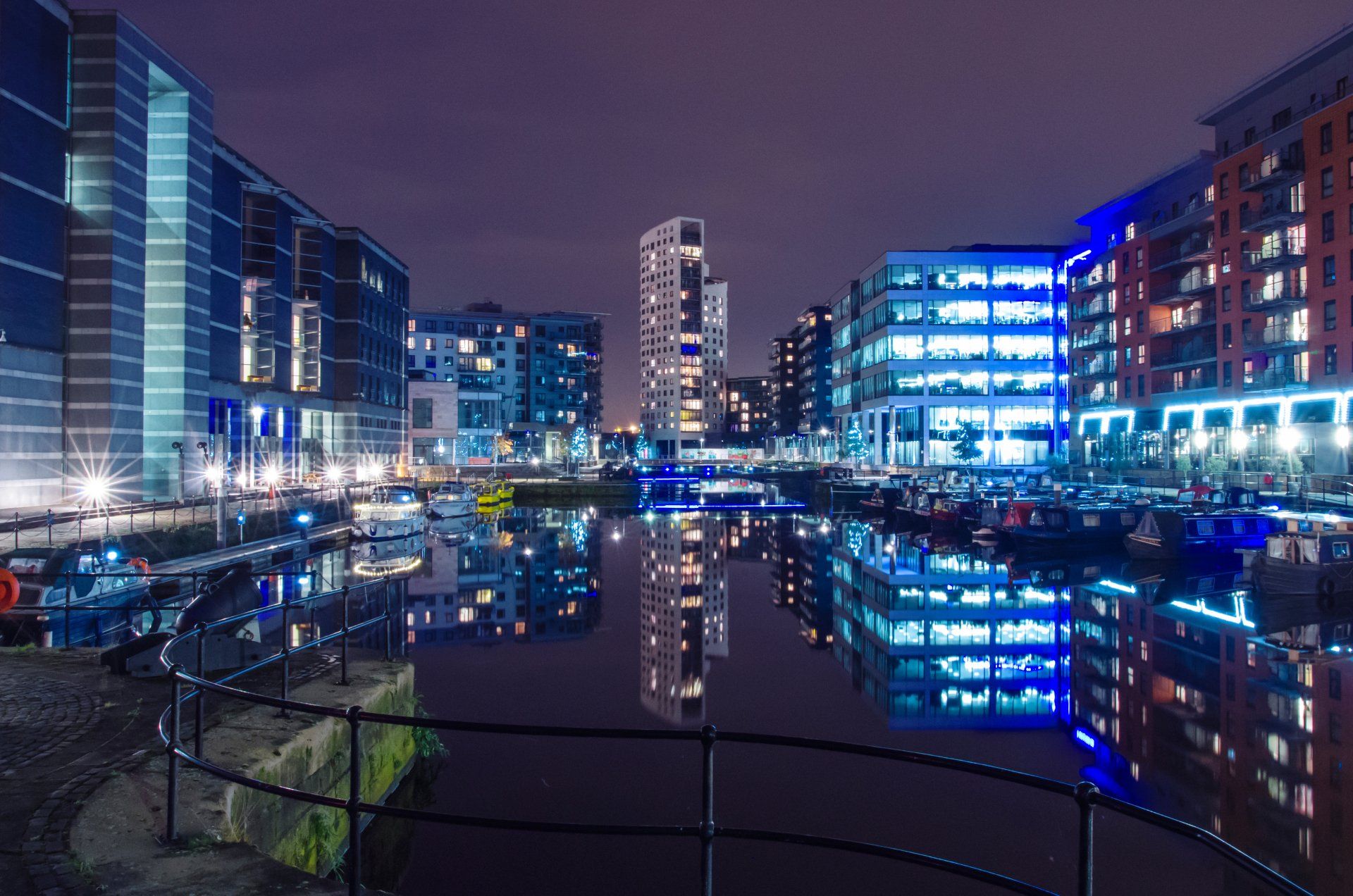 Leeds skyline at night, home of Inscyte, the PFI and estates consultancy formed from MDG Associates