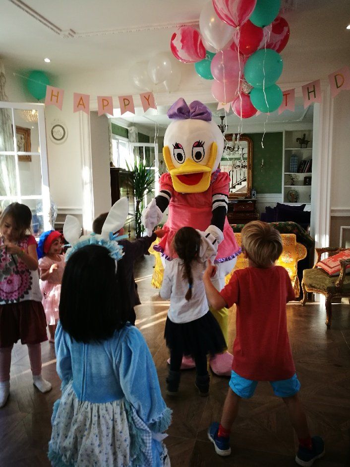 location mascotte daisy 77, 78, 91, 92, 93, 94, 95, paris