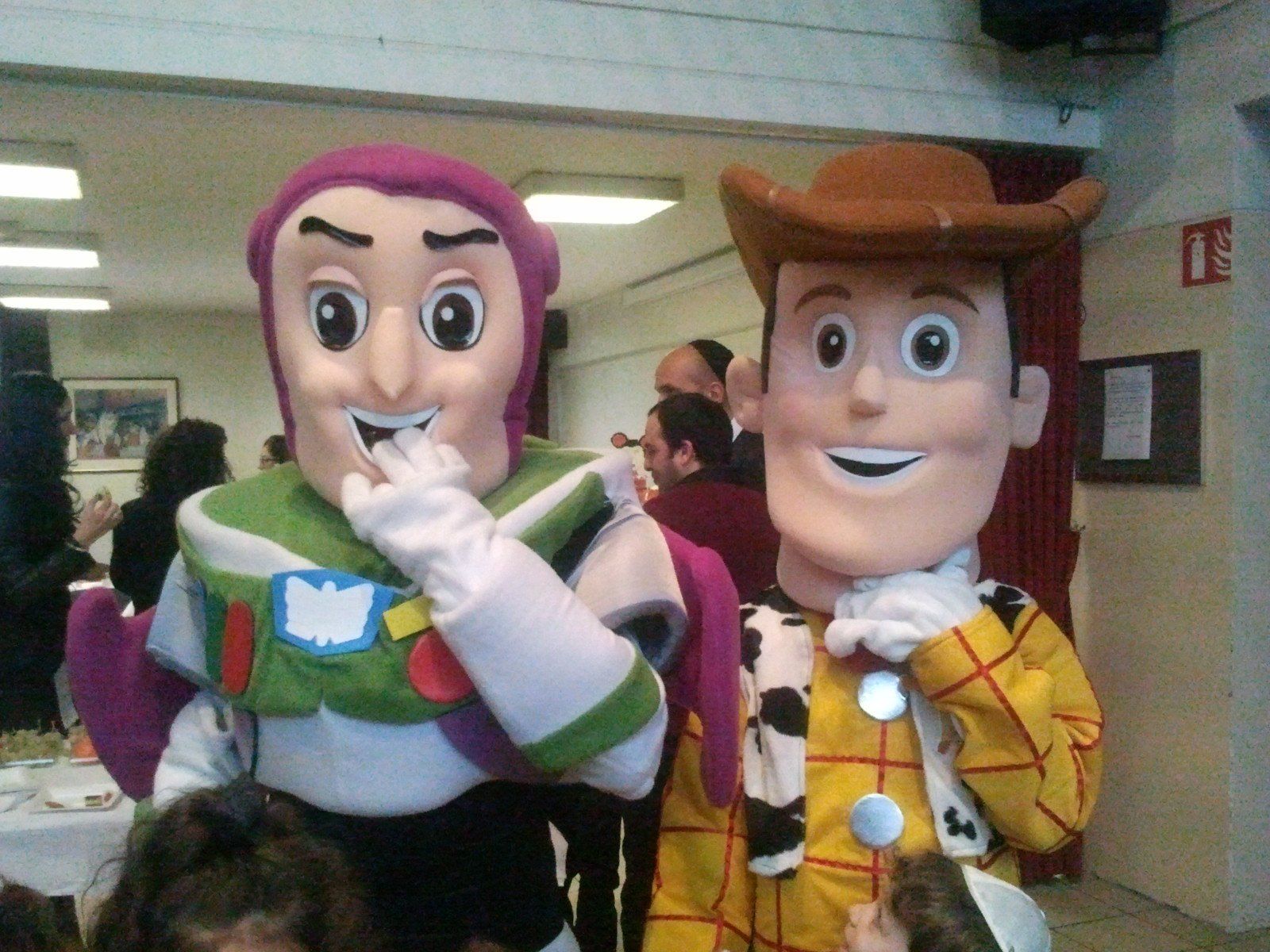 location mascotte buzz eclair 77, 78, 91, 92, 93, 94, 95, paris