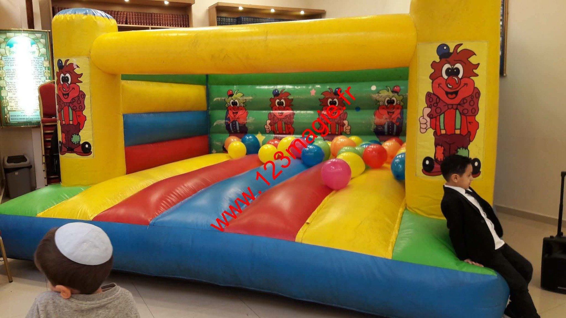 Location chateau structure gonflable cirque 77, 78, 91, 92, 93, 94, 95, paris