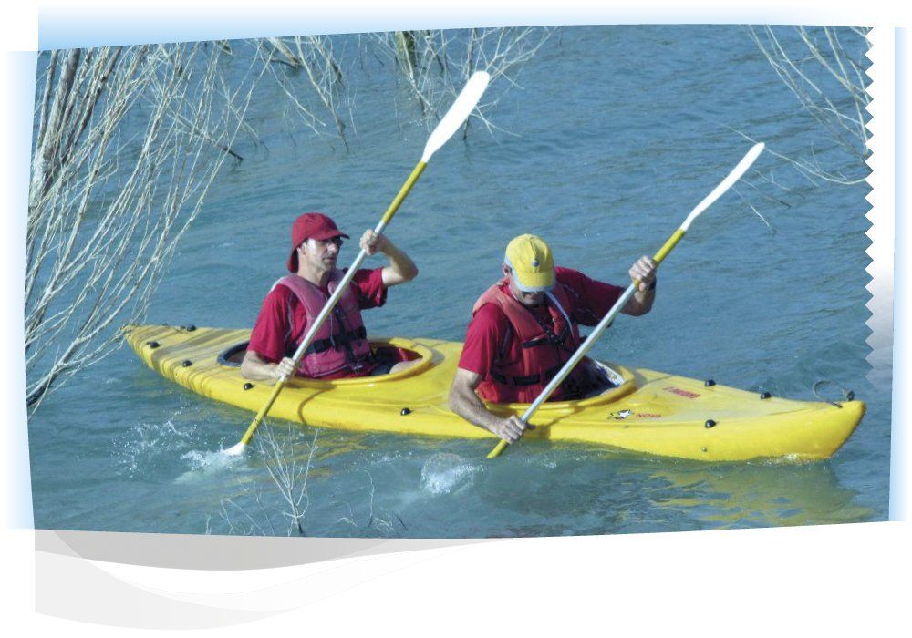 Piragua amarilla con 2 ocupantes en el embalse de Alarcón