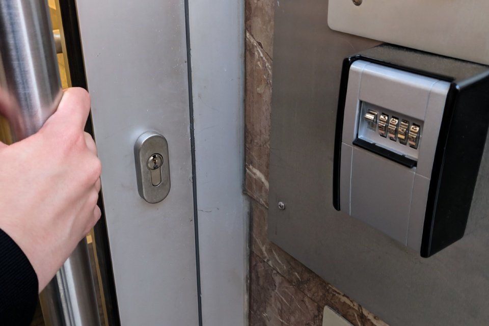 ferreteria-cora-herramientas-llaves-mandos-distancia