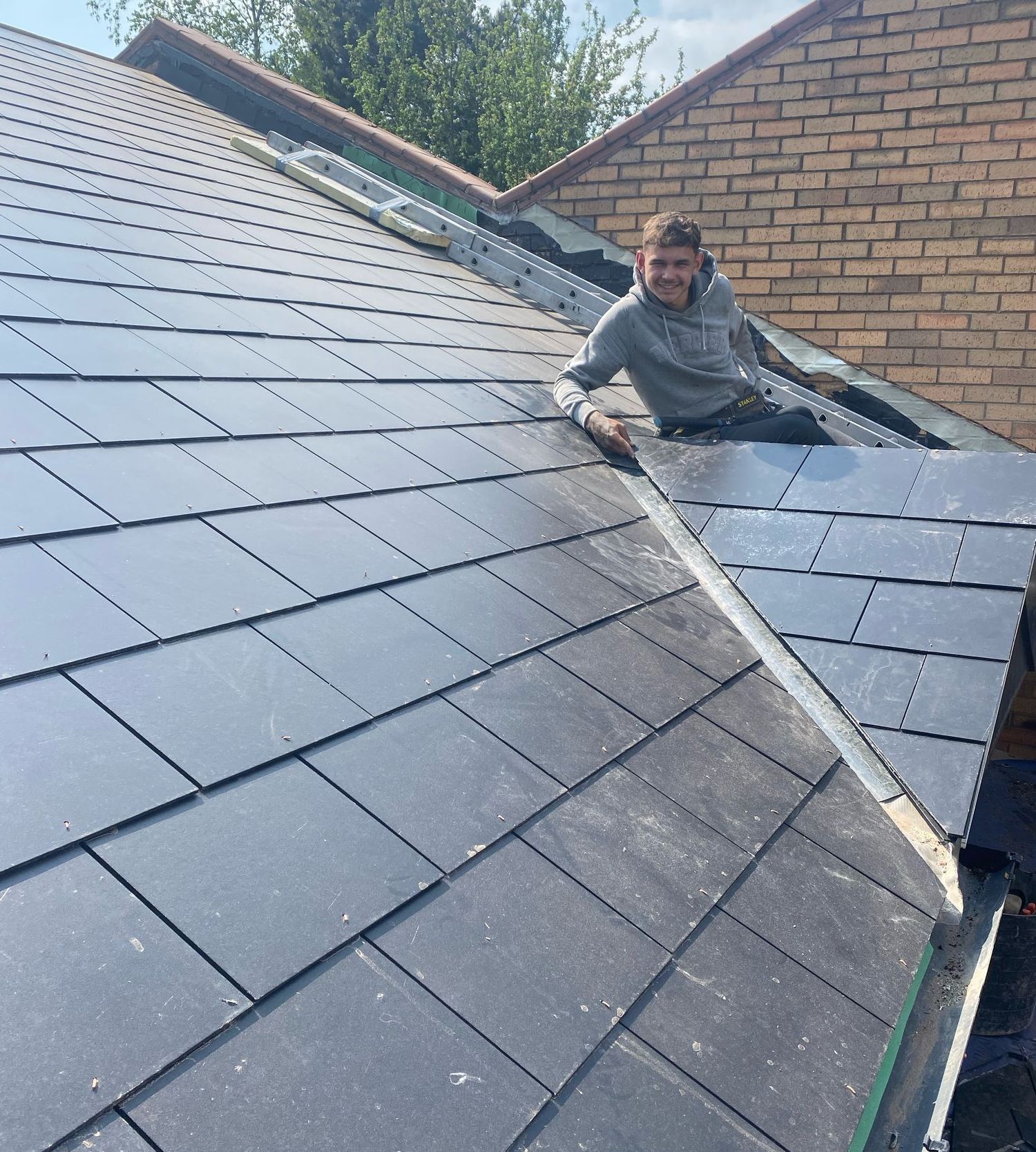 New slate roofs, dormer roofs, leadwork, skilled operatives