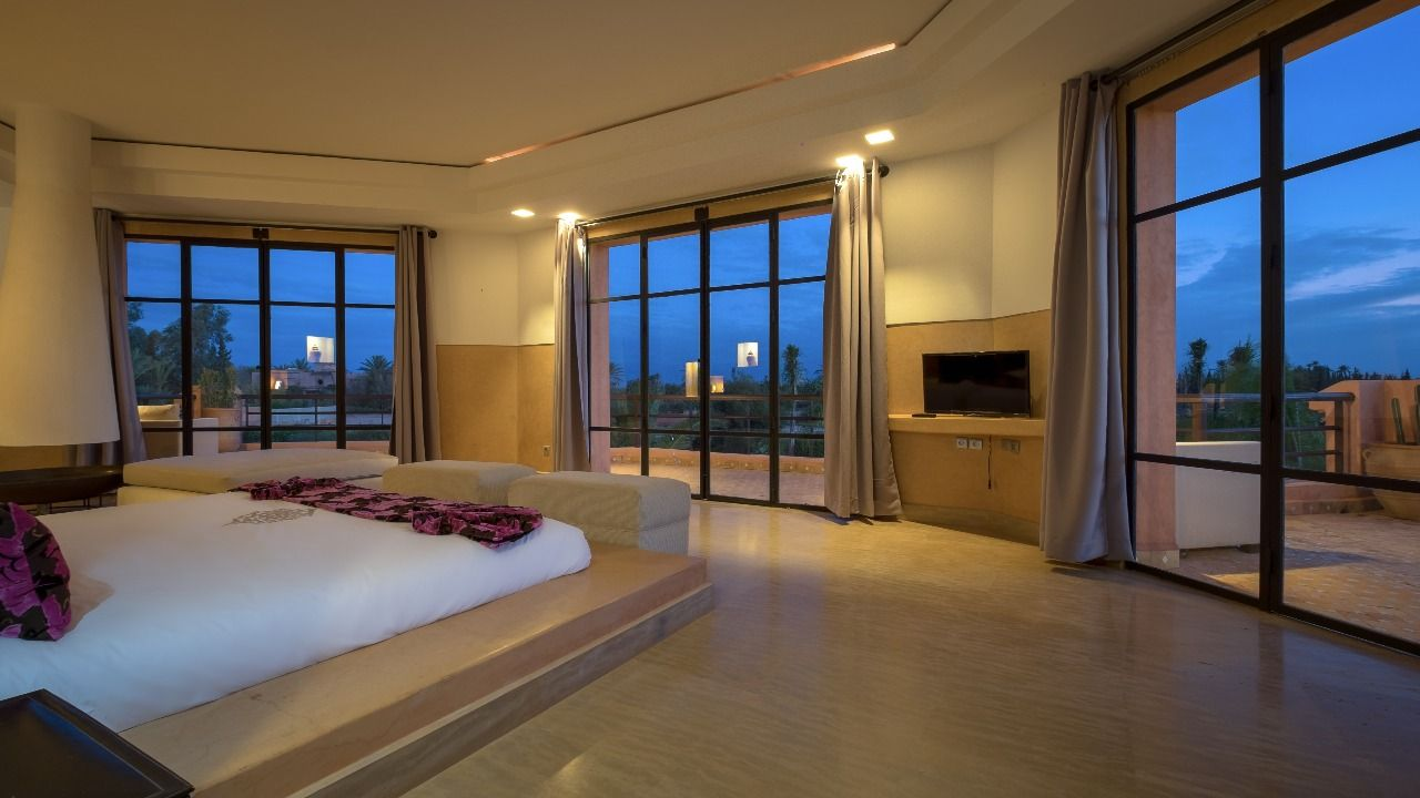 This picture is a sample and may not be the room that you have when you arrive, it will be similar in size.