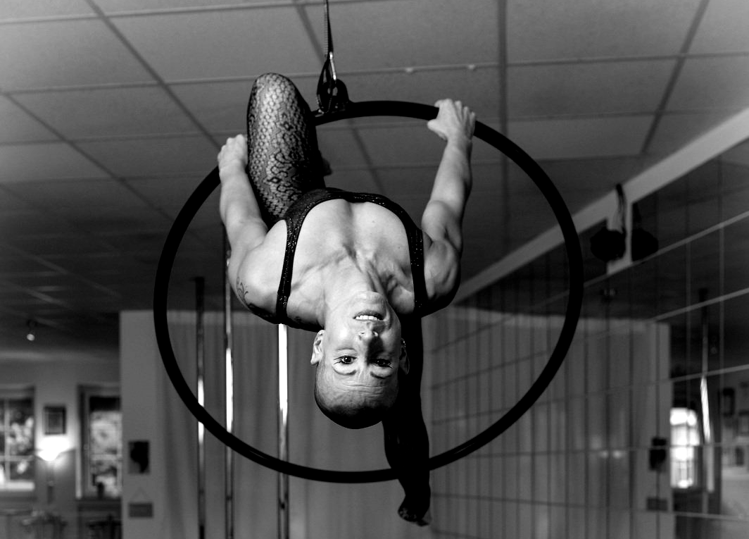 Akrobatik im Luftring Aerial Hoop bei CrazySports Augsburg