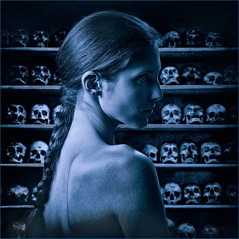 ROBERT REIS, PORTRAIT, ART, KUNST, FOTO, PHOTOGRAPHY, BREMERVÖRDE, BADEN-BADEN, GERMANY, LEBEN UND TOD, JUGEND, FRAU, Totenschädel, Totenköpfe