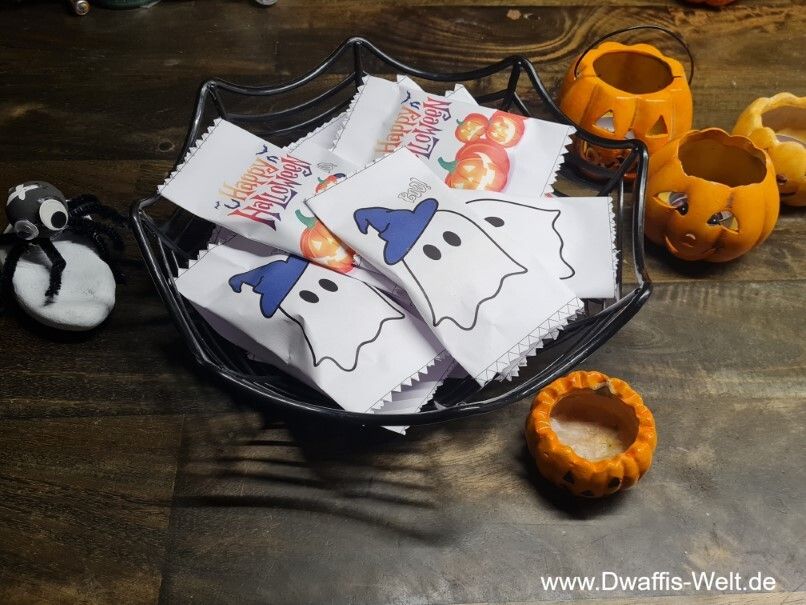 Mit diesen Vorlagen kannst du ganz leicht und schnell tolle Halloween Mitgebsel für