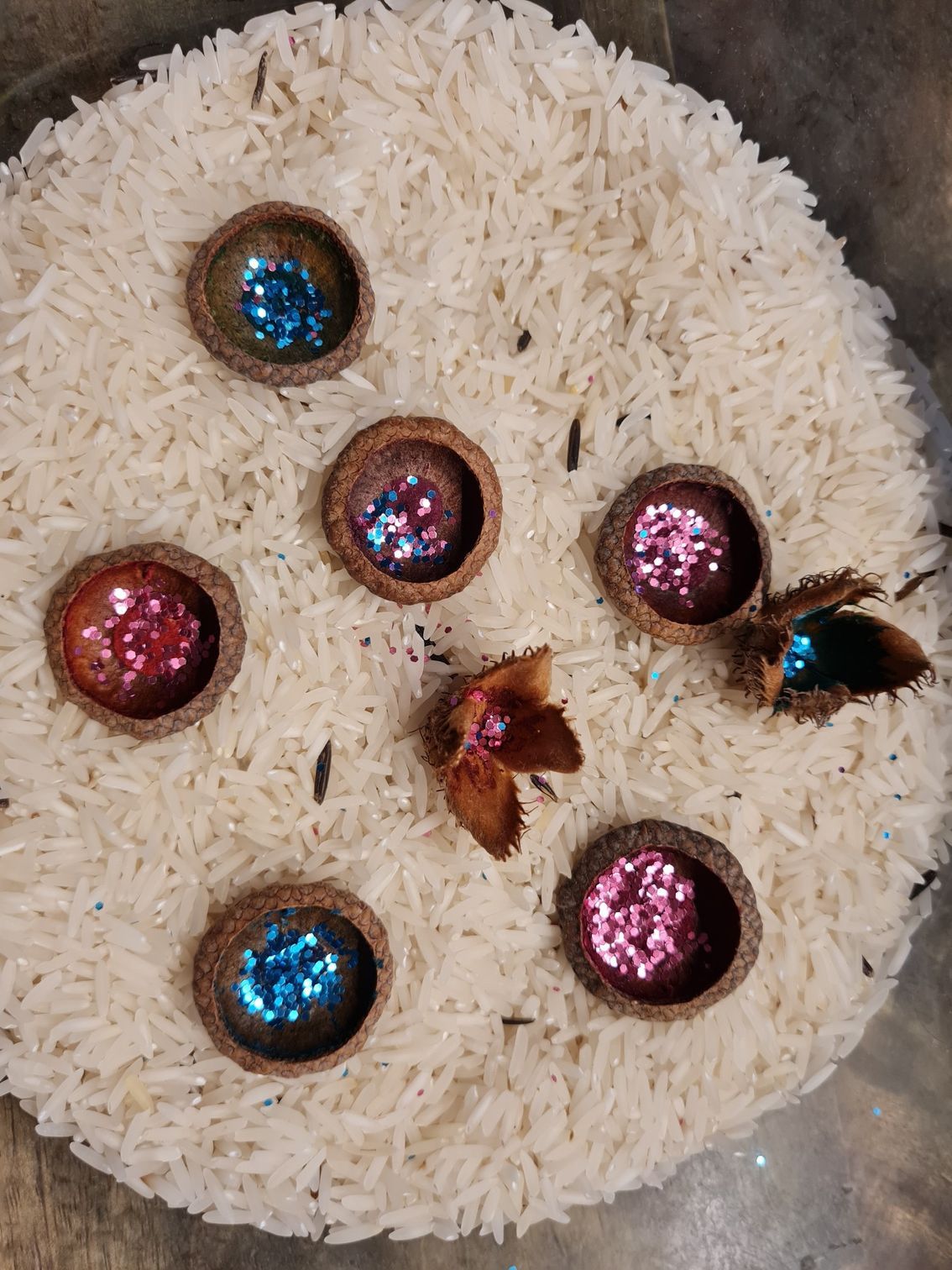 Anleitung wir aus gesammelten Eichelhütchen im Herbst tolle Eicheldiamanten gemacht werden von Dwaffis-Welt