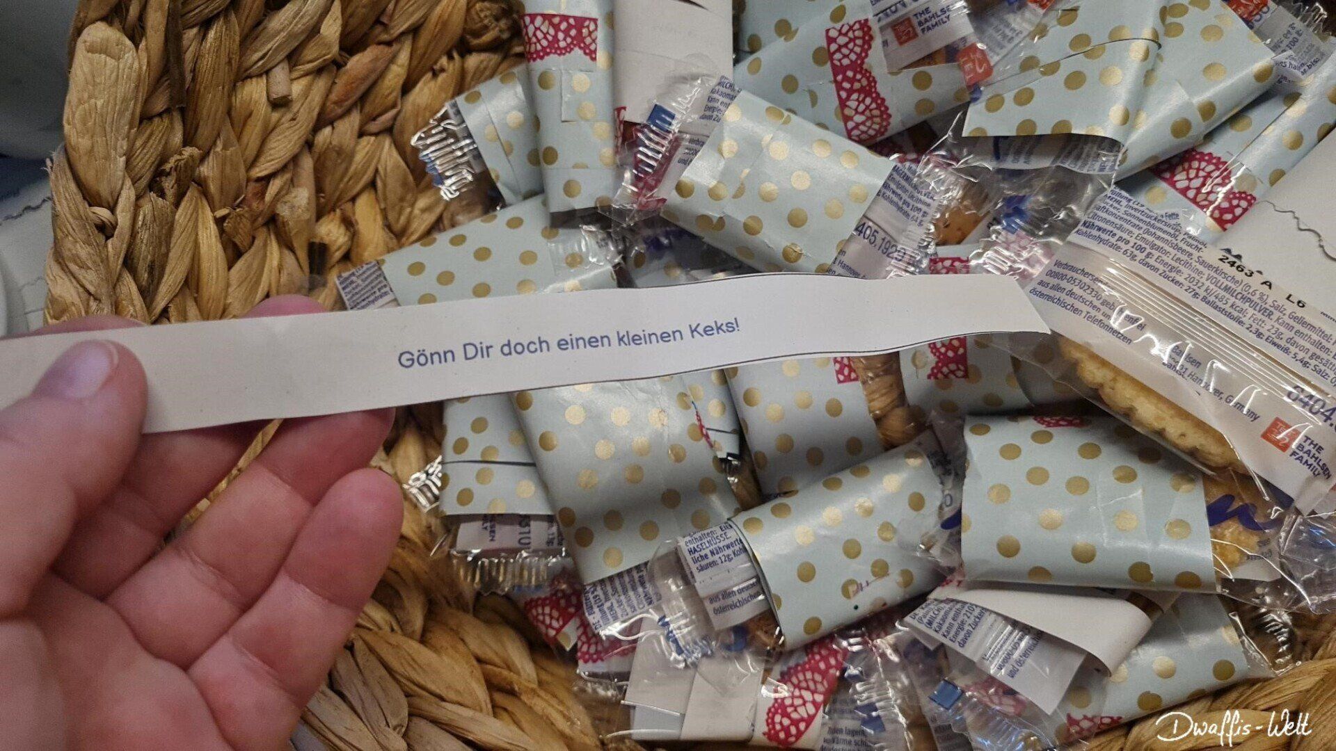 Glückskekse mal anders. Positive, witzige SPrüche erswarten Dich, zum verschenken oder selber überraschen, zum Kafee, zum Tee, zum Journaling