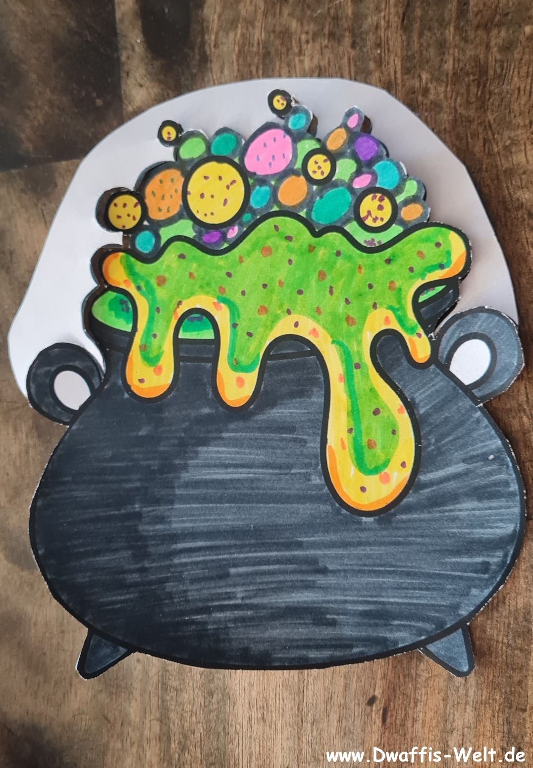 ausschneiden für Kinder leicht gemacht. KLeiner Trick der Kindern beim Ausschneiden von Motiven hilft