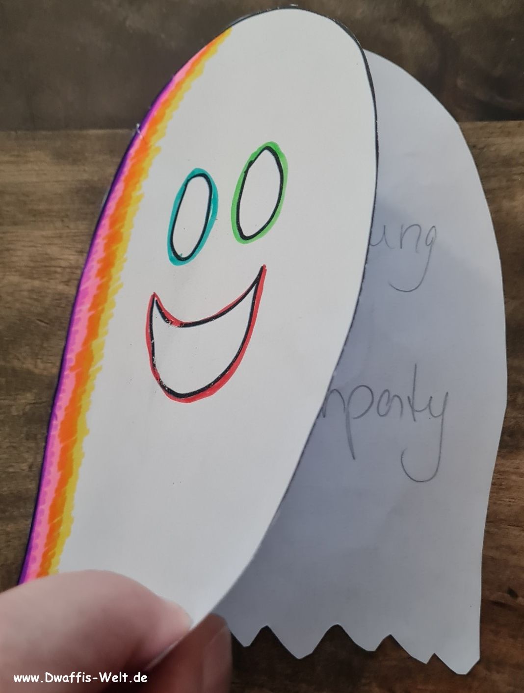 eine Halloween Einladung aus zwei Geistern basteln