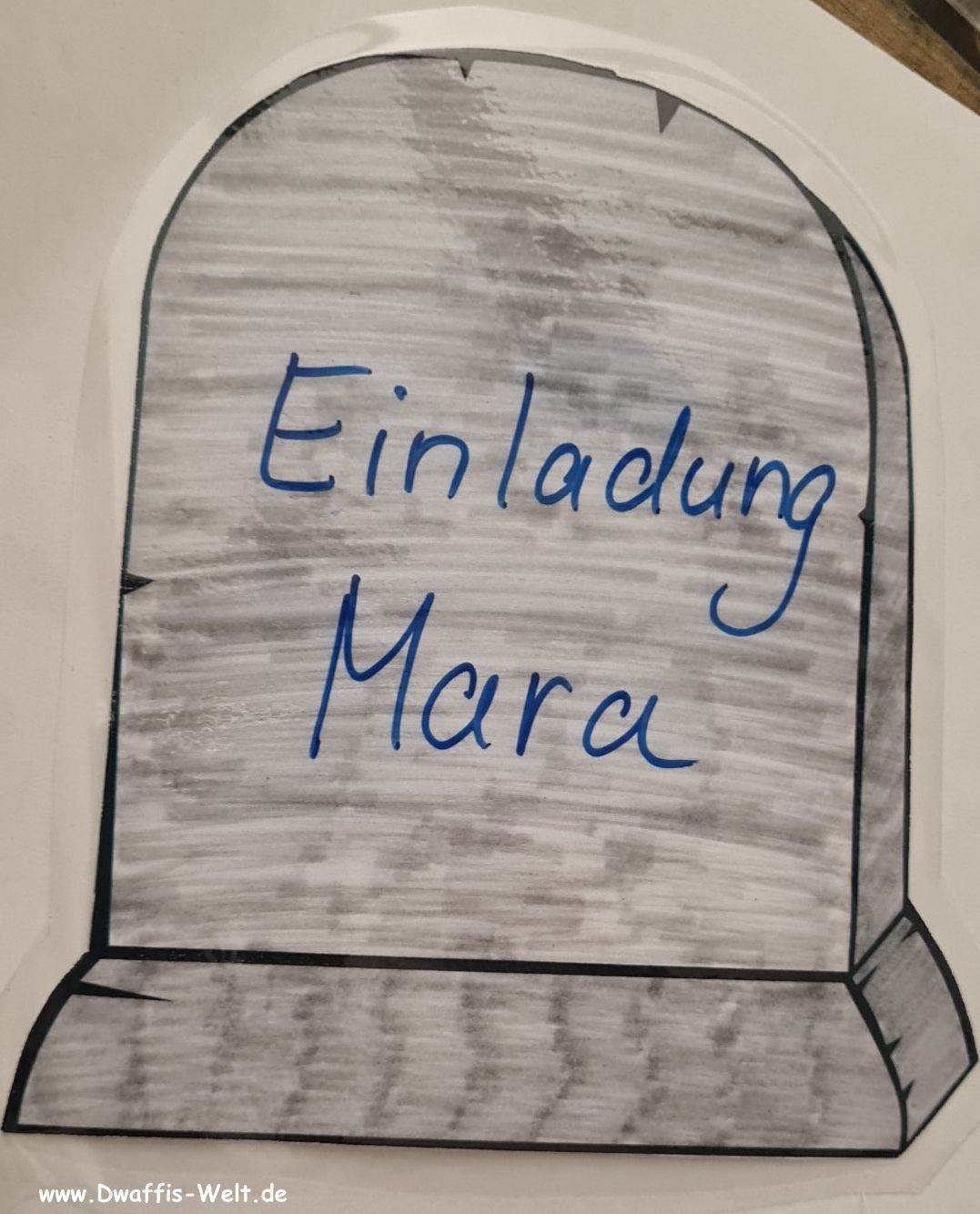 Grabsteine als Einladung, Tellernamensschild, Buffetdeko