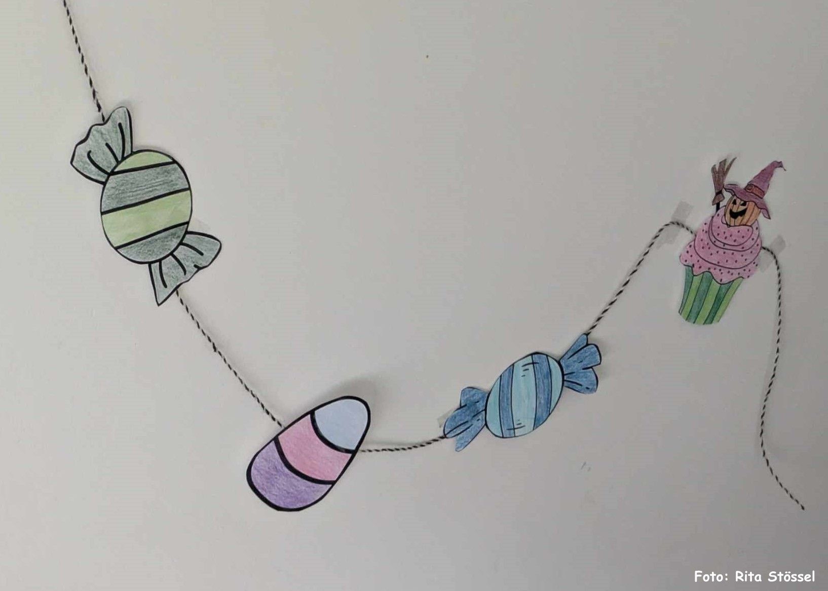 Eine Bonbon Girlande zu Halloween basteln