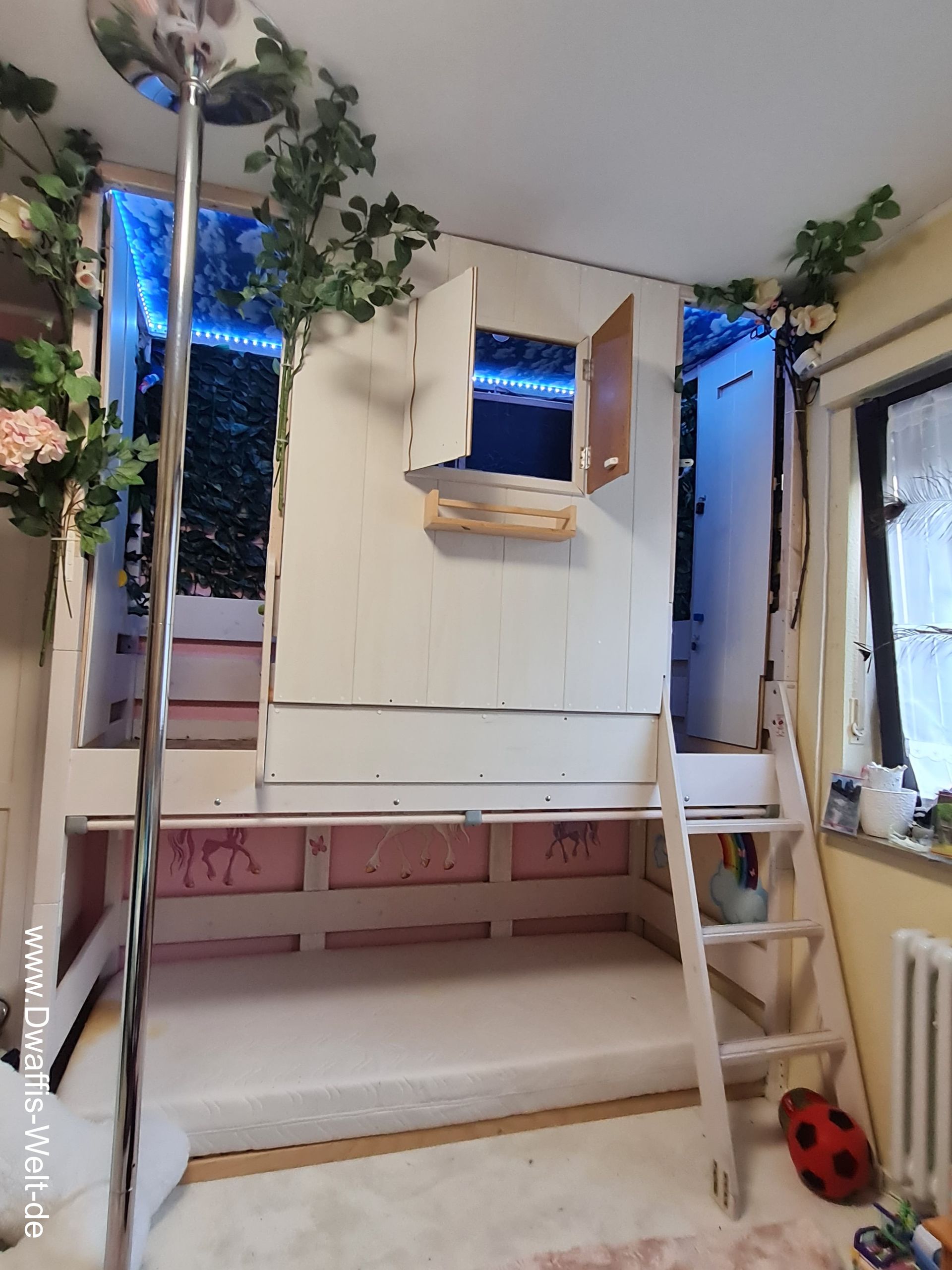 selbstgebautes Baumhaus aus Hochbett Dwaffis-Welt