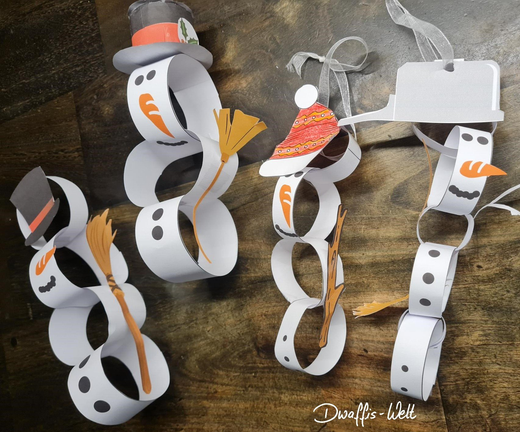 Basteln mit Kindern, Kettenfiguren für Weihacnhten, Advent und Winter basteln. Mit der Vorlage geht es schnell und einfach. Tolle Deko.