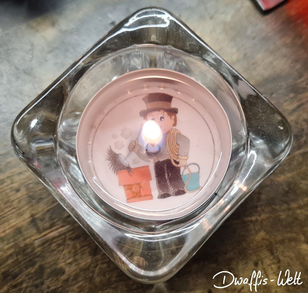 Mit diesem E-Book machst DU aus langweiligen Teelichtern wunderbare Lichtgrüße und verzauberst Dein zu Hause. GLeichzeitig hast Du ganz besondere kleine Geschenke, Mitbringsel und Gastgeschenke. Thema Silvester