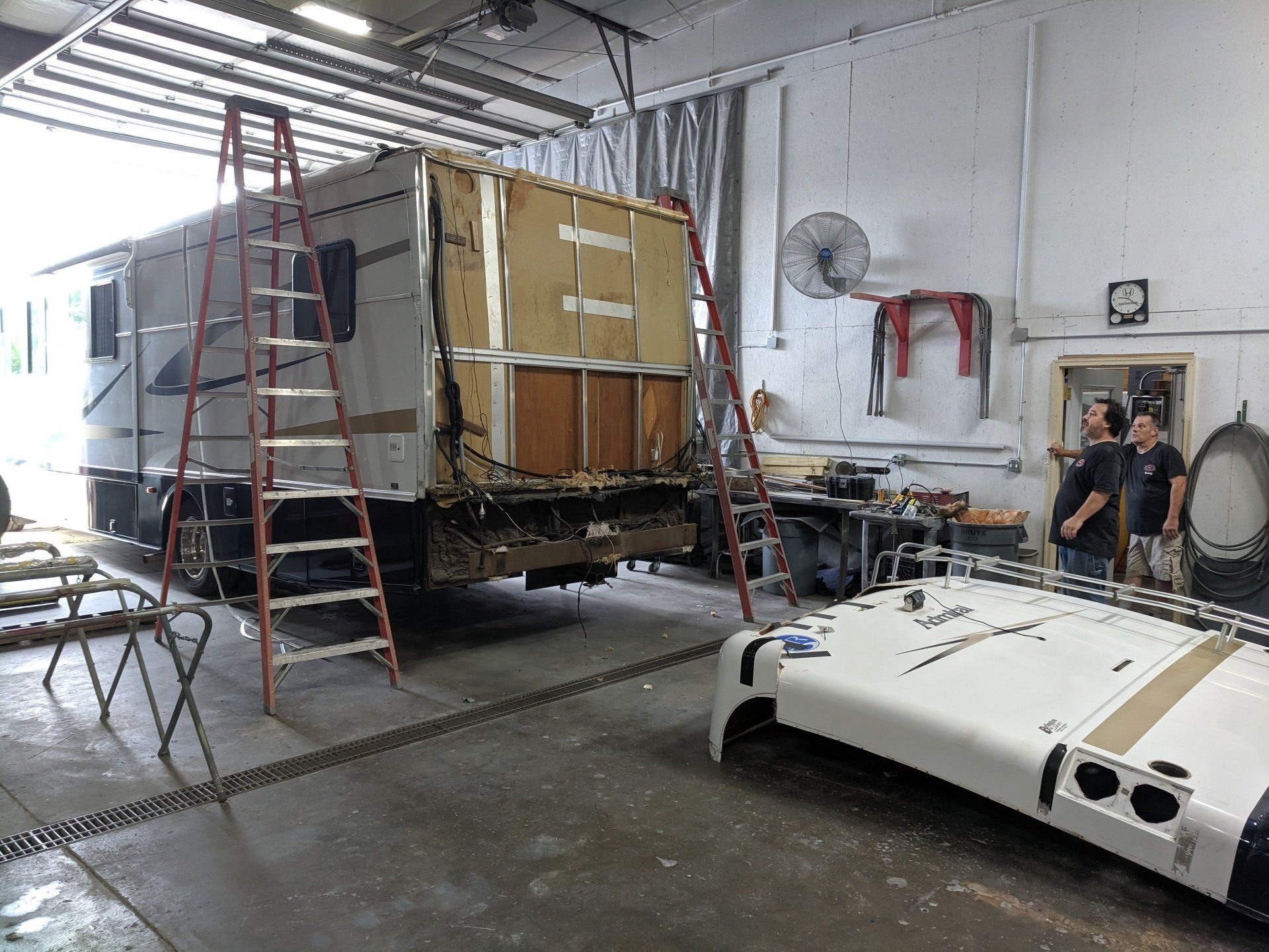 Holiday Rambler, rear cap, RV repair, fiberglass damage.