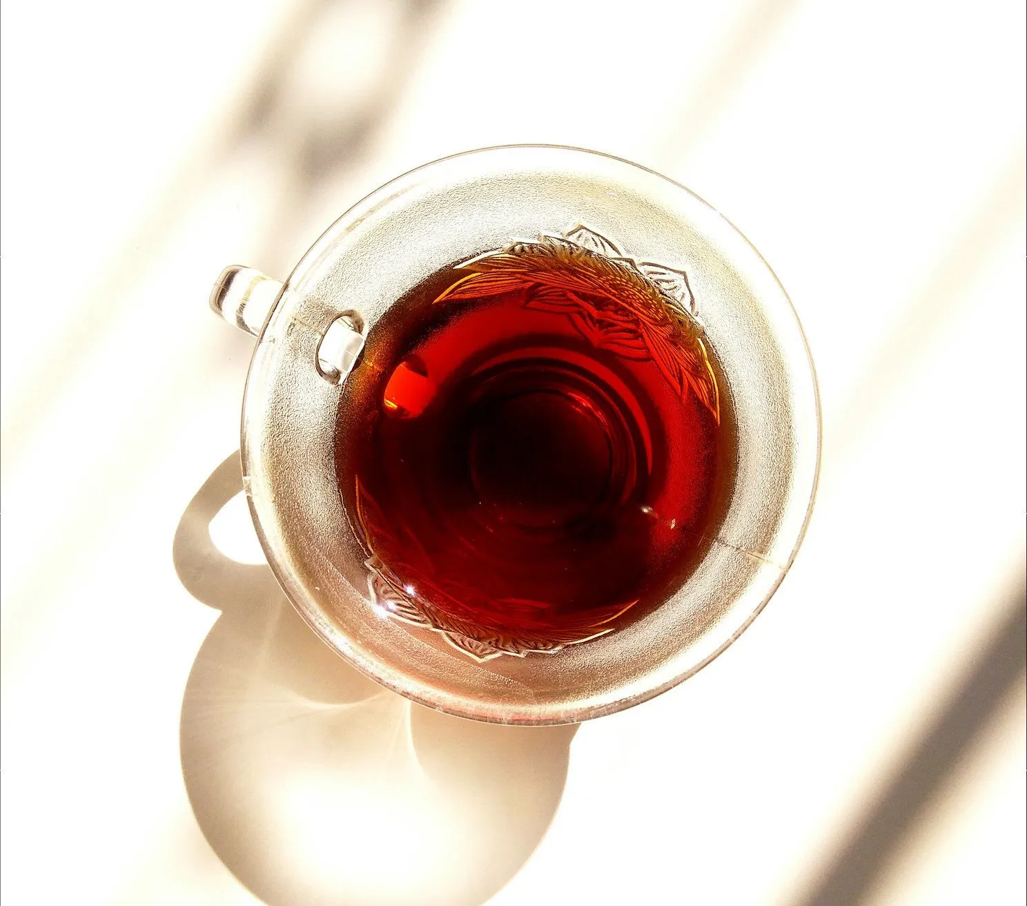 Glasklar und frei von Teepartikeln