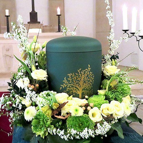 Blumen zur Beerdigung und Trauerfeier