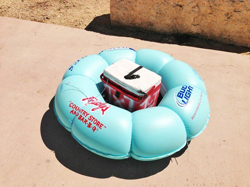 30 Quart Cooler or Ice Chest with a Locking Lid Mechanism - TexasTubes.com 30 Quart Cooler or Ice Chest with a Locking Lid Mechanism - TexasTubes.com