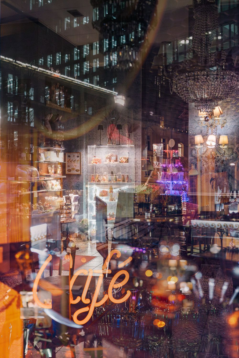 Fotokunst Collagen urbaner nächtlicher Szenerien