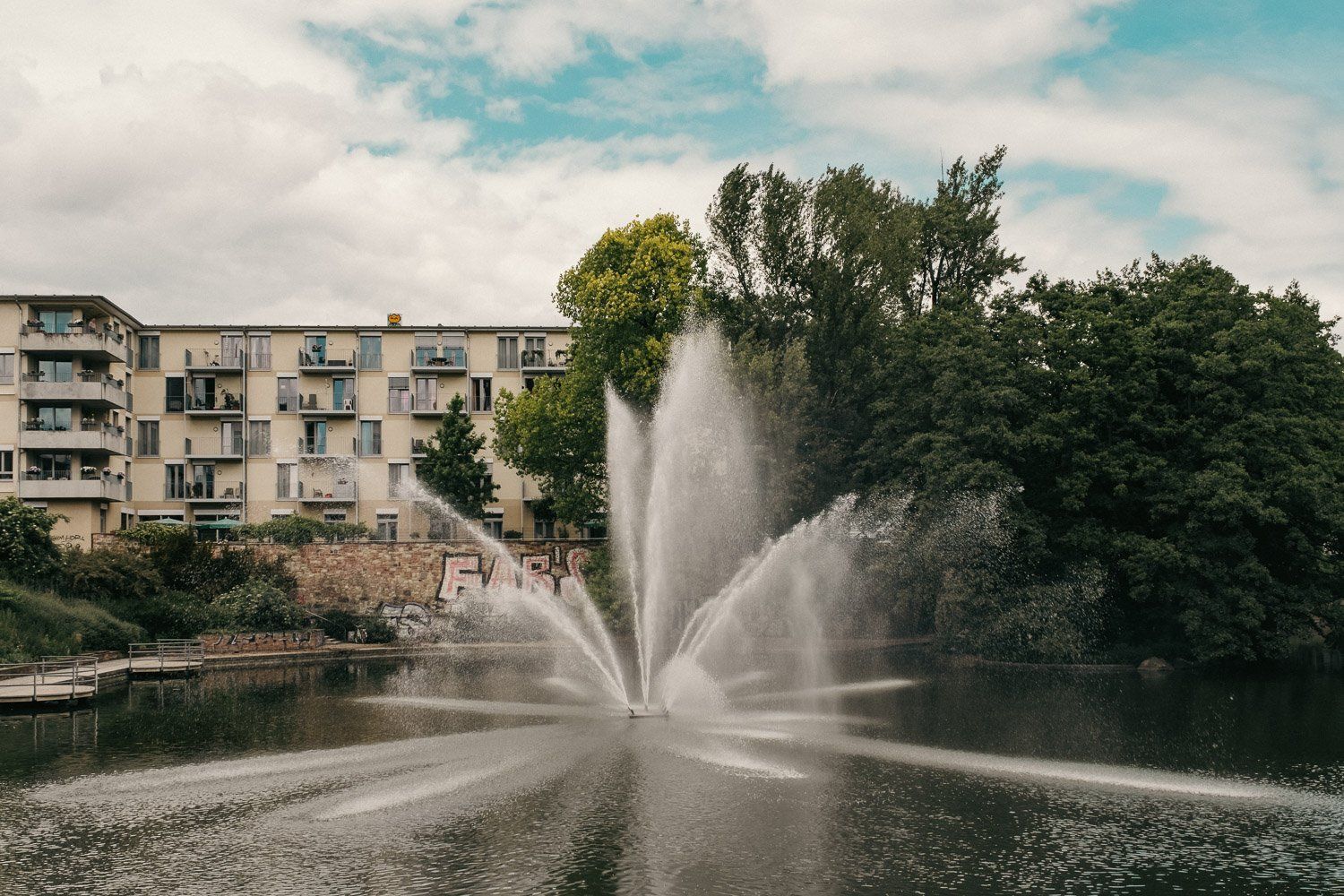 Springbrunnen in einem Stadt-Park
