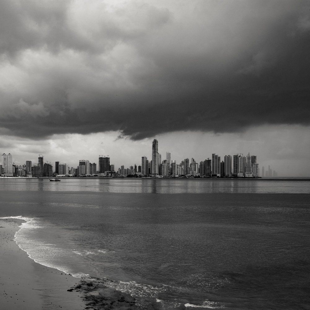 Skyline Panama City im Gewitterregen