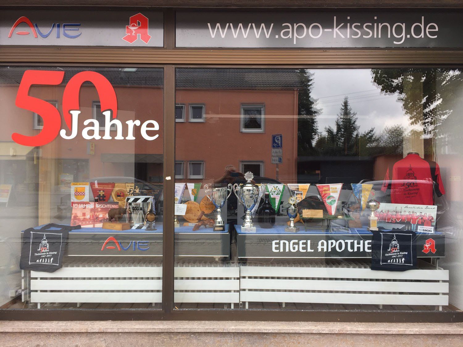 Engel Apotheke Kissing Schaufensterdeko