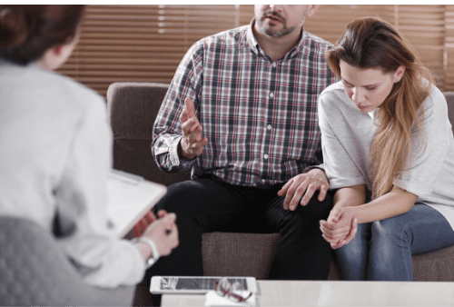 Pareja en terapia psicológica