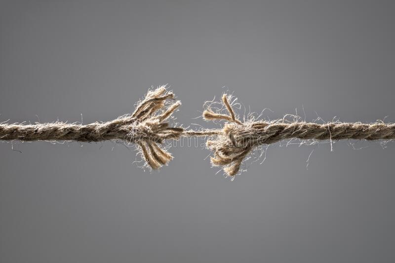 Extinción o privación de patria potestad Cuerda a punto de romperse