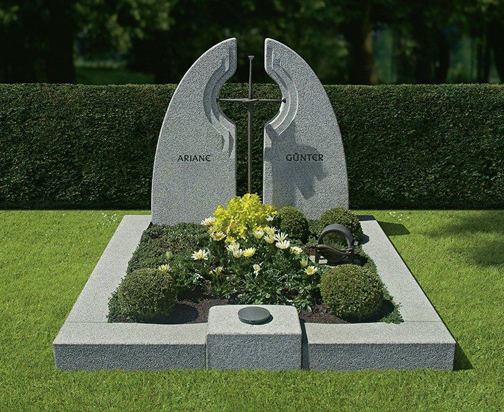 Ansicht eines Familiengrabs von Kernbach Naturstein