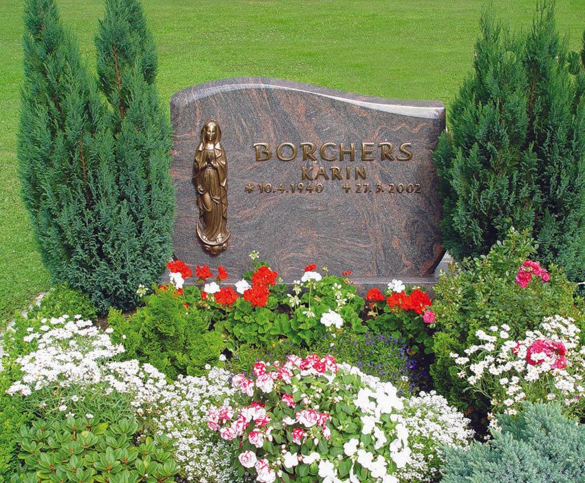 Grabstein mit Bronzebuchstaben von Kernbach Naturstein