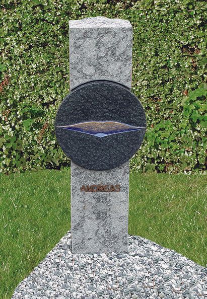 Ansicht eines Grabsteins aus Granit von Kernbach Naturstein