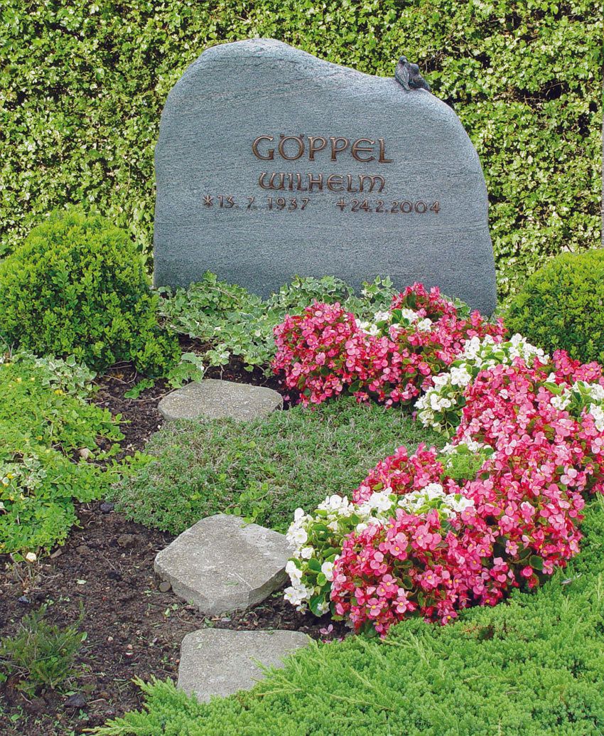 Grabstein mit Bronzeschrift von Kernbach Naturstein