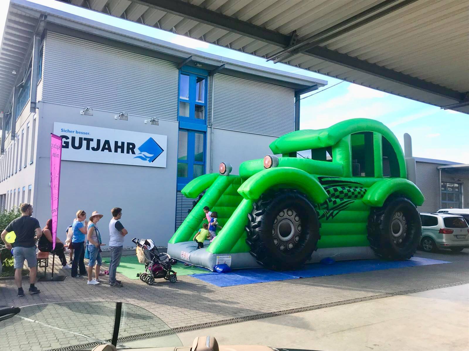 Huepfburg_mieten_leihen_online_flash-light_veranstaltungstechnik