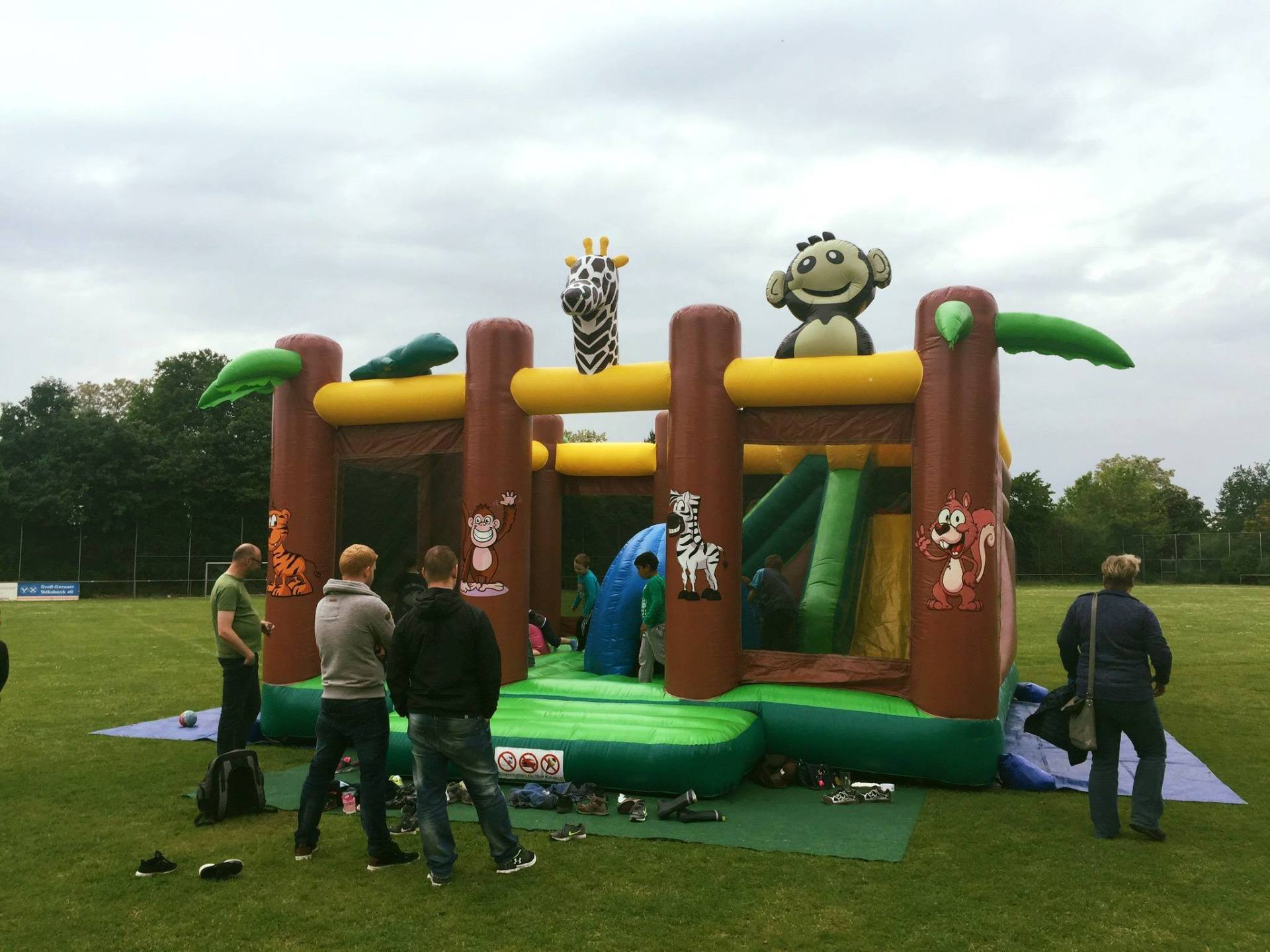 Huepfburg_mieten_leihen_online_flash-light_veranstaltungstechnik