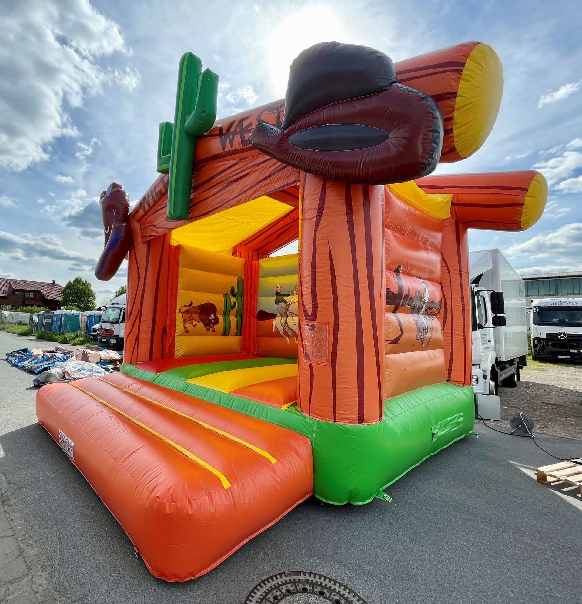 huepfburg_springburg_pferd_wilder_westen_mieten_leihen_flash_light_veranstaltungstechnik