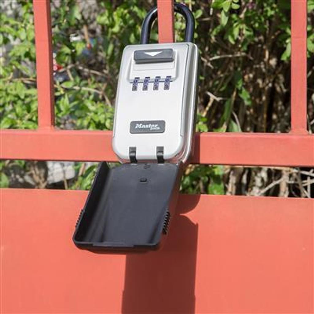 Schlüsselsafe von Vitatel im Milchkasten montiert