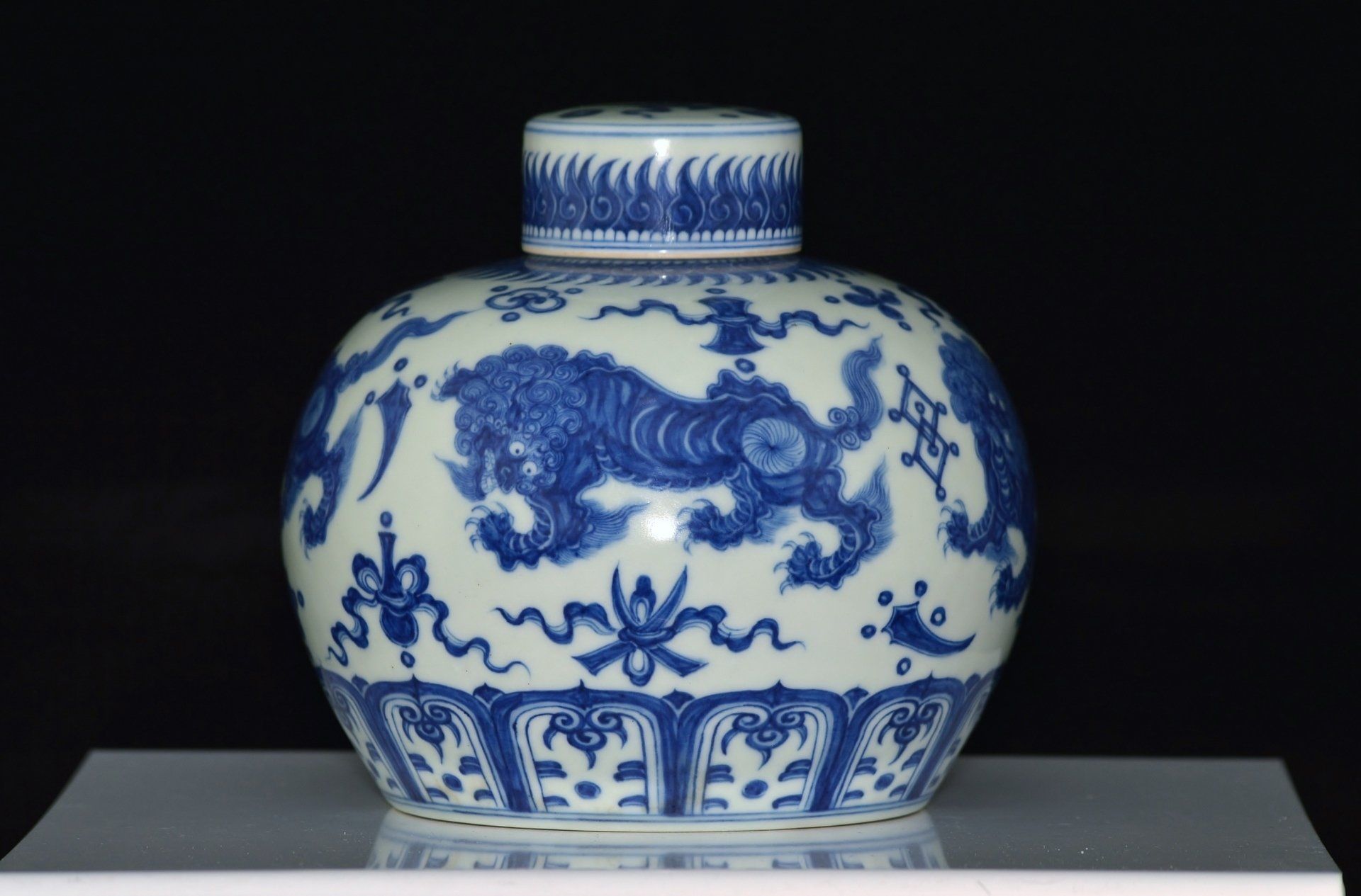 Authenticating Ming Dynasty Imperial Chenghua Blue & White and Doucai Wares