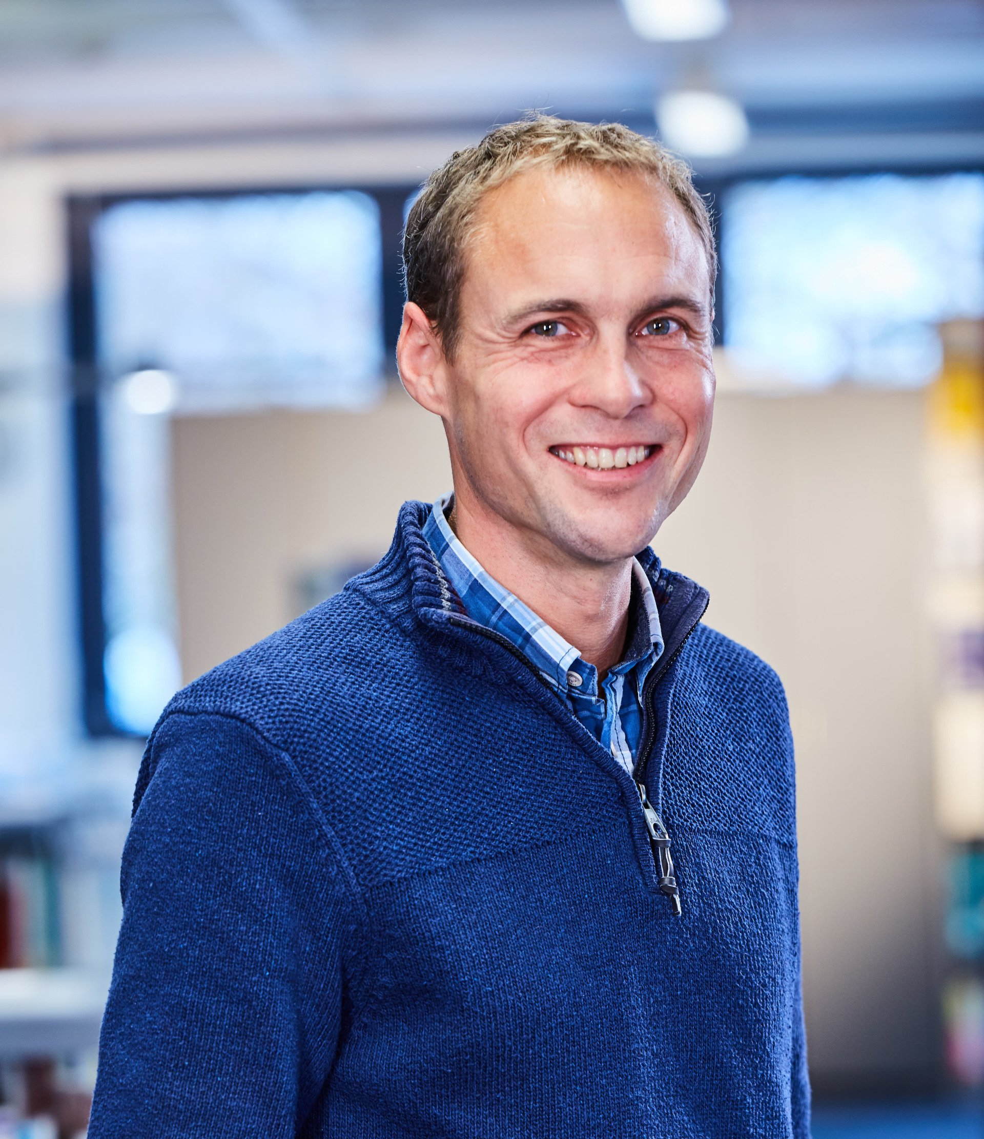 Portrait von Prof. Dr. Thorsten Hesselbarth, Akademischer Leiter des Kompetenzbereiches Verwaltungsrecht an der Kehler Akademie e.V. und Professor an der Hochschule Kehl