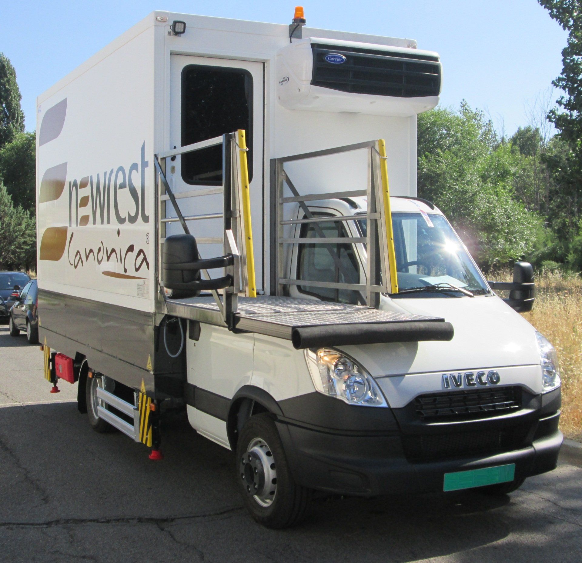 Botelleros con habitáculo Isotermo, Transporte de Viajeros en Aeropuertos, Transporte de Medicamentos en Aeropuertos