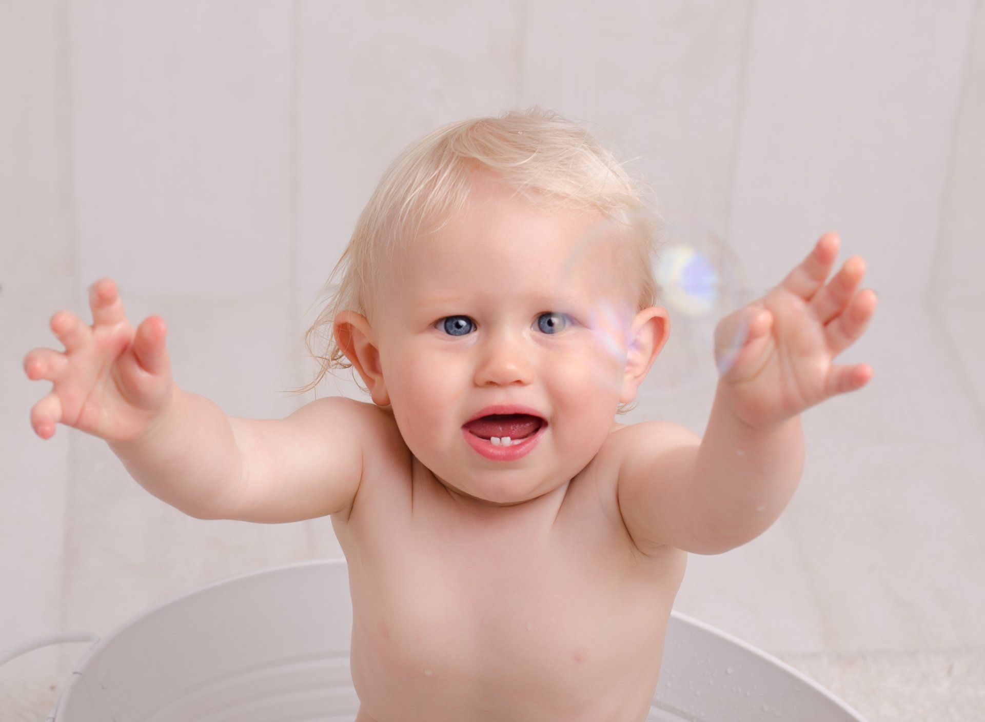 Baby catching bath bubbles cake Smash and splash Hertford